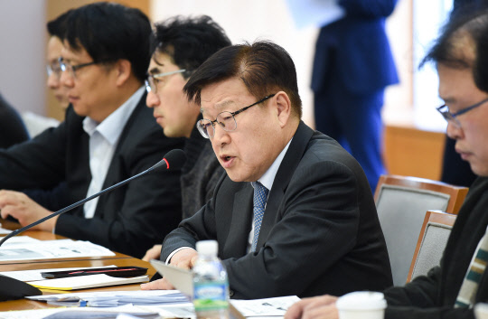 28일 서울 삼성동 트레이드타워에서 열린 '제56회 무역의 날' 기념 출입기자 간담회에서 김영주 한국무역협회 회장이 발언하고 있다. <무역협회 제공>